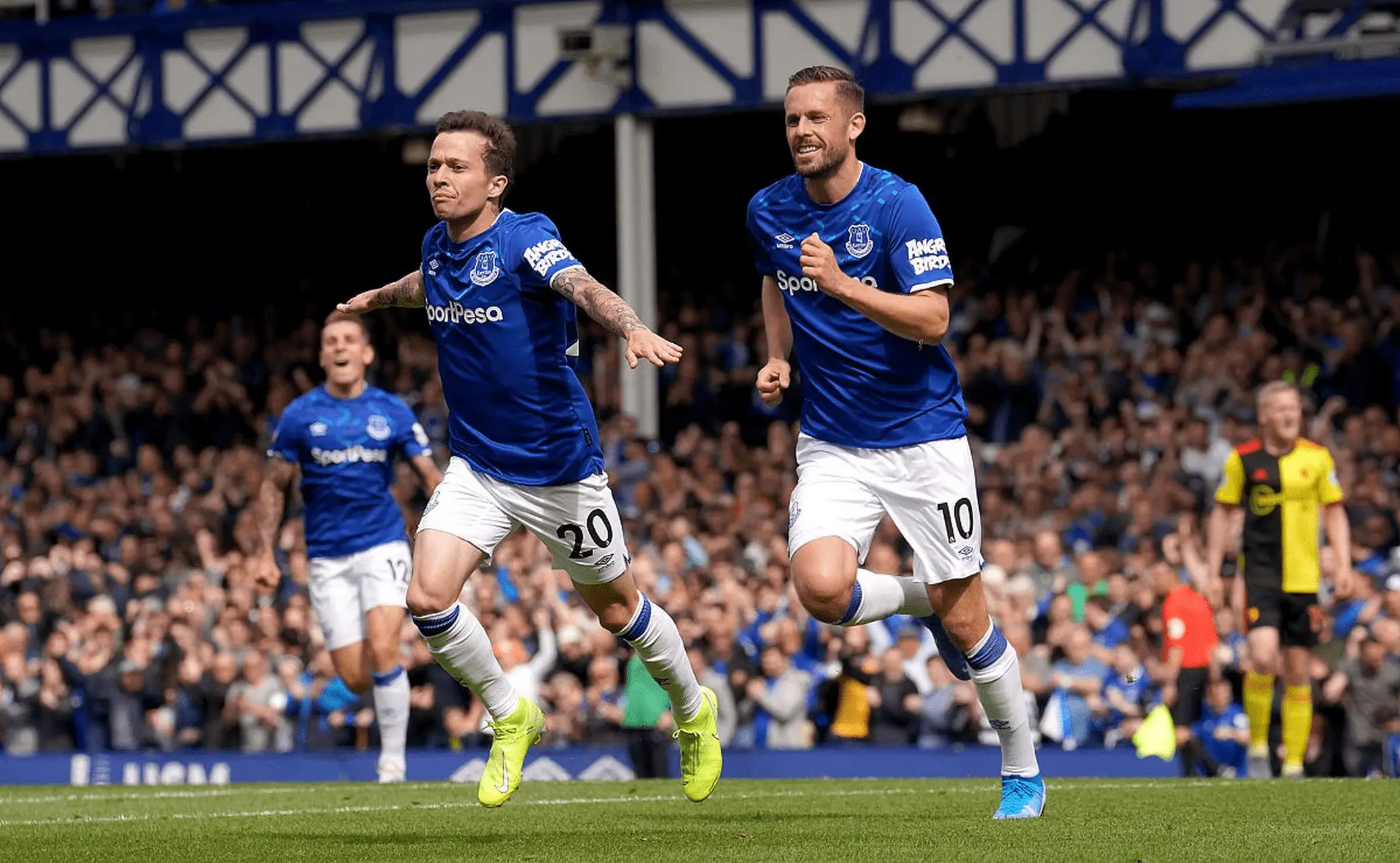 包含转折点休斯敦火箭伤情更新切尔西今晨止住颓势，迈阿密热火今晚再遭质疑瞬间刷屏的词条