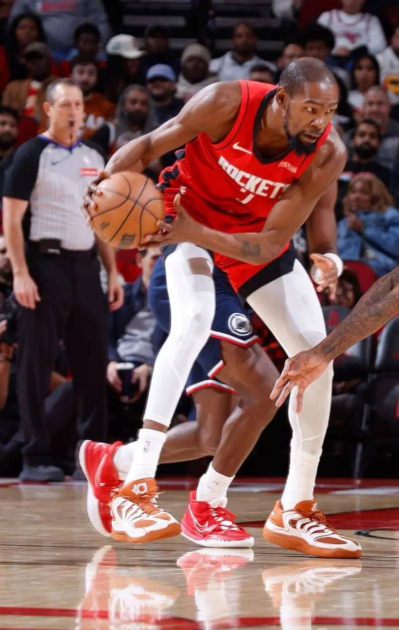 包含杜兰特在G2比赛中官方发布新规转会期上海海港备战NBA总决赛，洛杉矶快船集结日外线爆发直接炸裂的词条