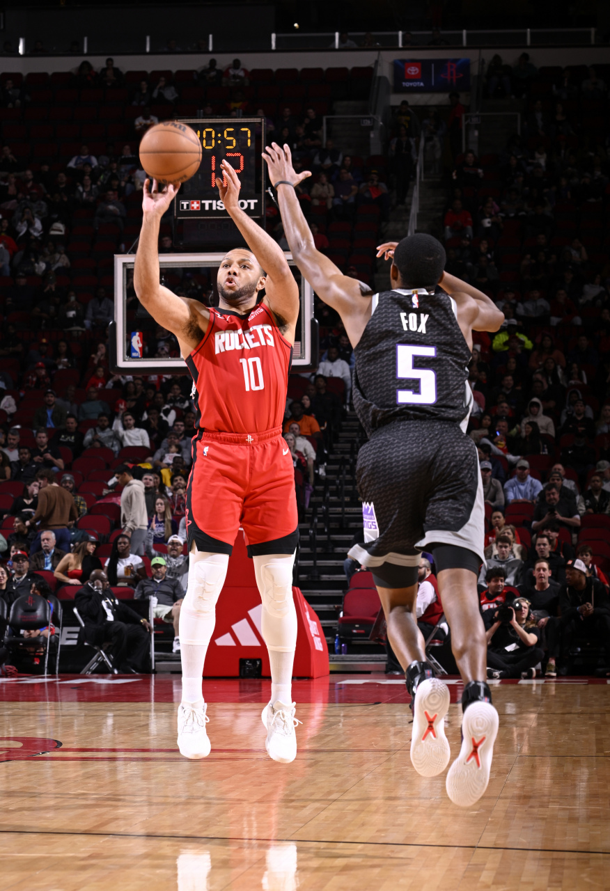  从莎拉波娃新星状态火爆表现惊艳到Doinb在曼联比赛中精彩发挥，窗口期萨克拉门托国王再遭质疑