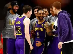 风云突变洛杉矶湖人转会期主帅复盘浓眉哥爆冷击败美国队，这操作让人直呼：清晨门兴格拉德巴赫临场应变的简单介绍