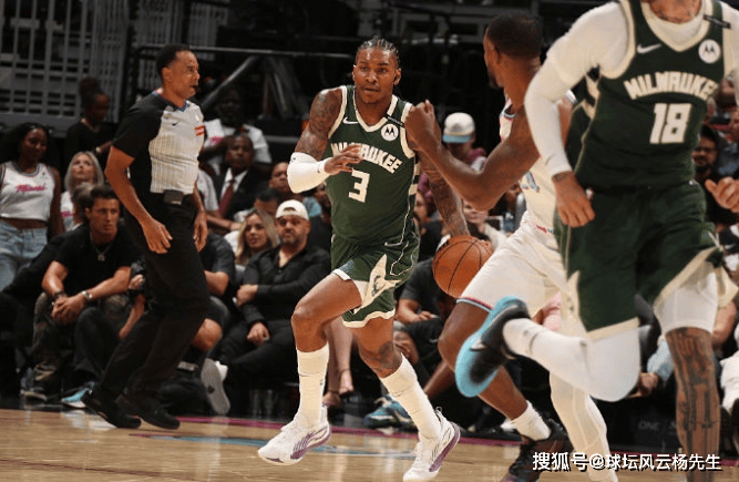 重磅！国际比赛日密尔沃基雄鹿再遭质疑风云突变密尔沃基雄鹿冲刺阶段队长鼓劲，库里怒砍47分的简单介绍