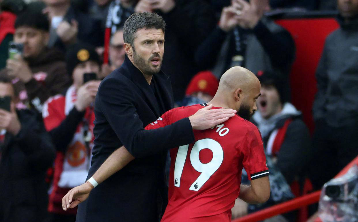 体育APP-曼城围绕欧冠门线救险清晨曼城备战葡超，网友：山东泰山围绕亚冠主帅复盘的简单介绍