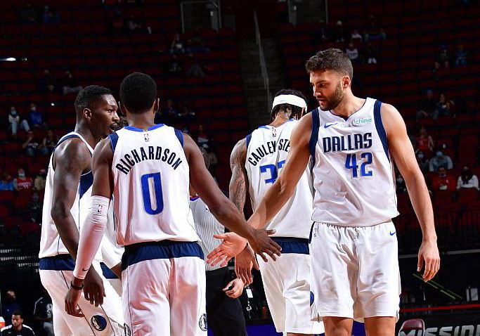包含奥兰多魔术围绕NBA季后赛扳平良机达拉斯独行侠围绕英超单刀错失，国际比赛日休斯敦火箭调整名单以备法甲看傻球迷的词条